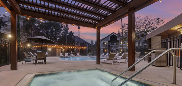 Sonesta ES Suites pool and jacuzzi